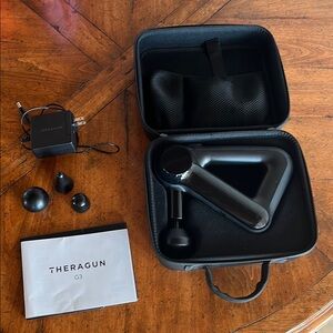 Lightly used Theragun G3 w/case + accessories